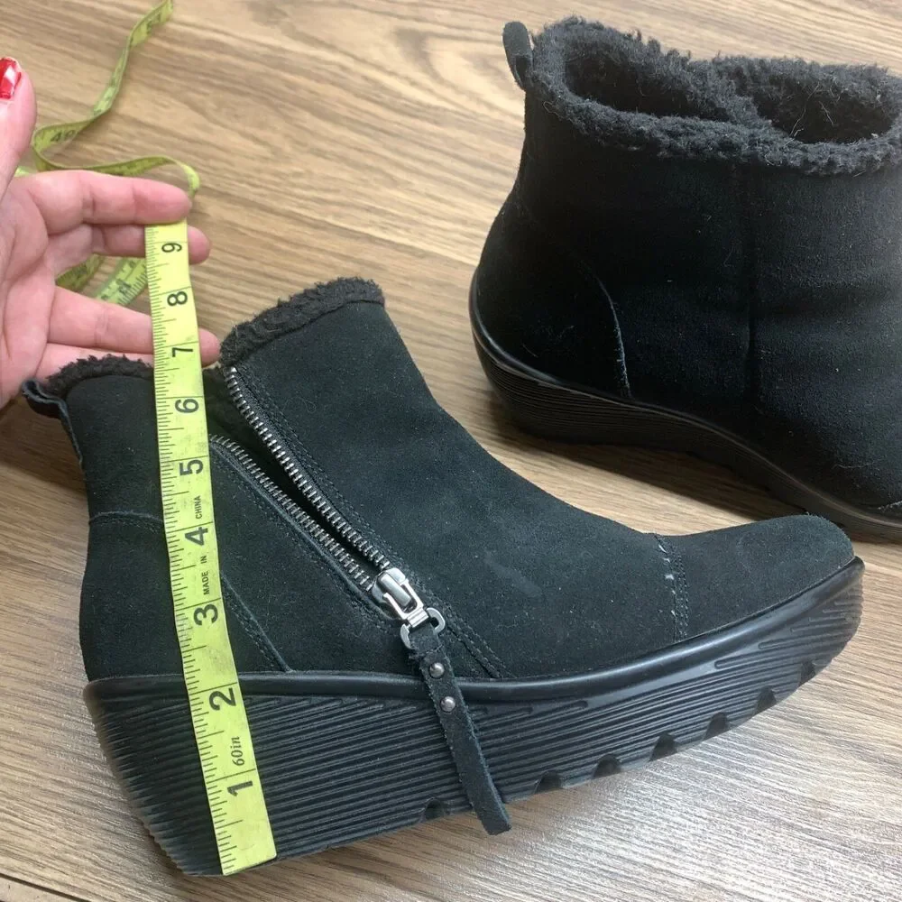 Skechers Parallel Off Hours Womens 9.5.Boots Suede Memory Foam Wedge Ankle 44758